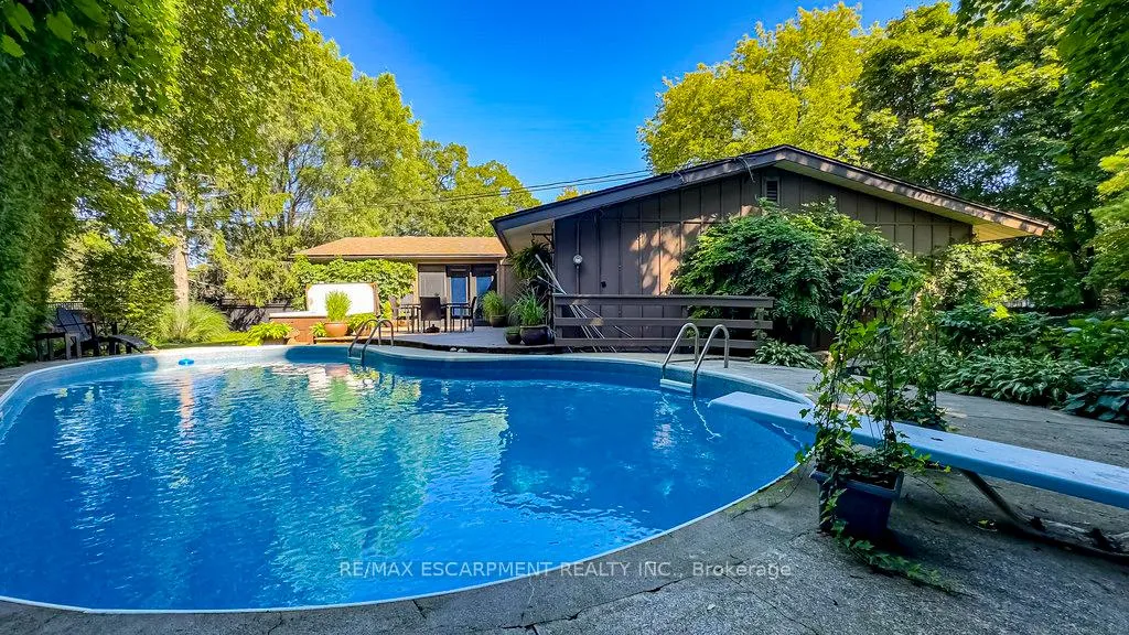 Photo 35 of 858 Montgomery Drive, Hamilton, Ancaster — HOMEH