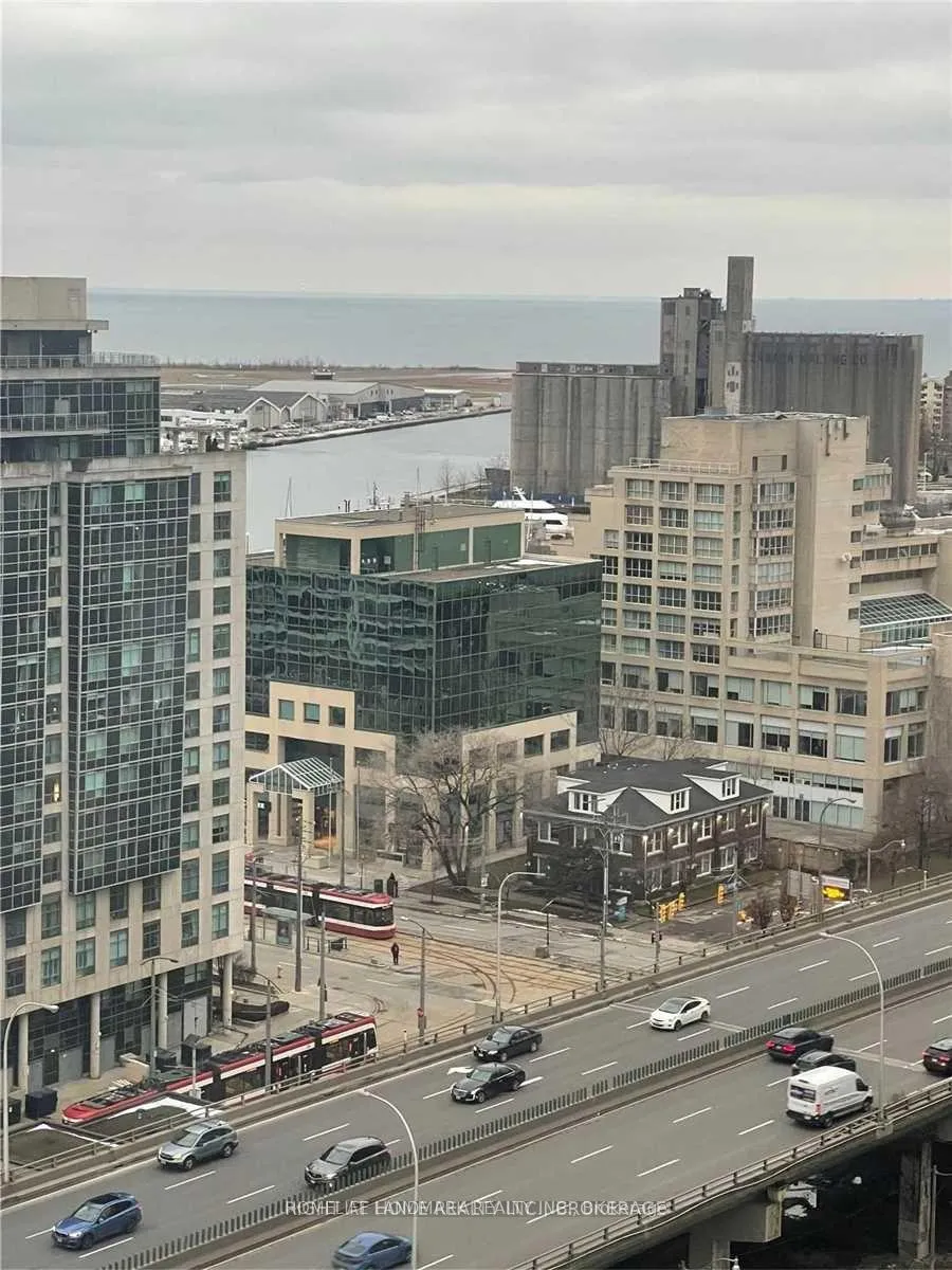 Photo 18 of Unit 2006, 5 Mariner Terrace, Toronto, Waterfront Communities — HOMEH