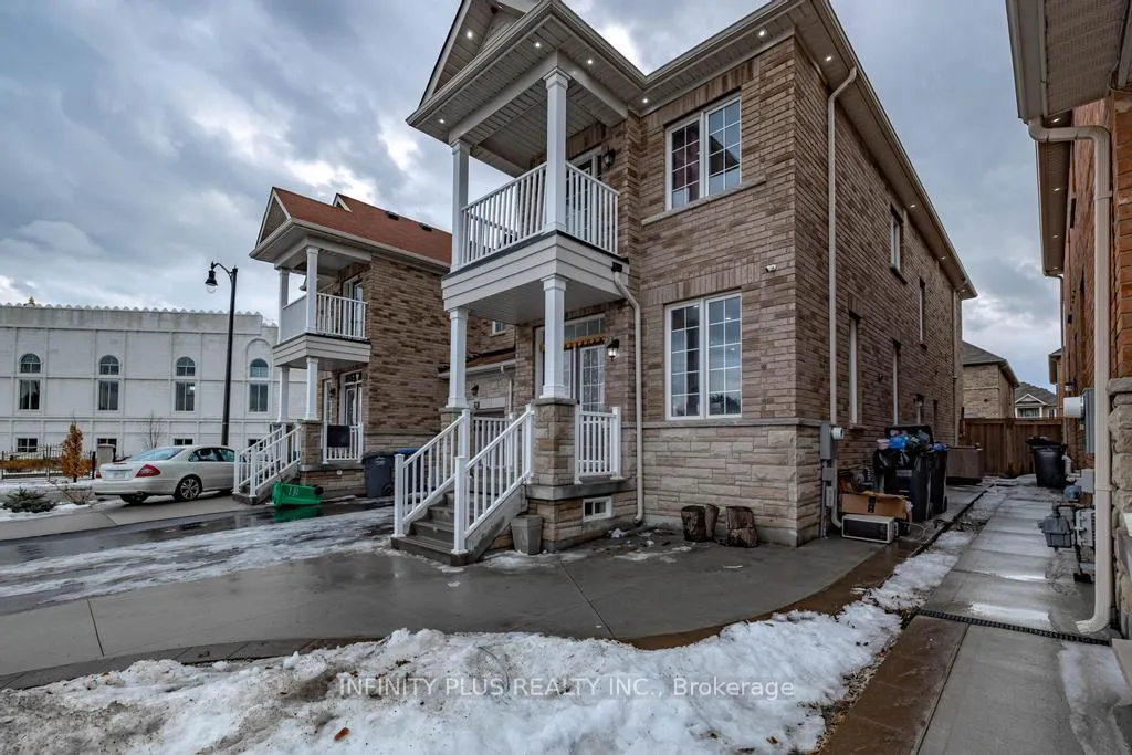 Photo 2 of 13 Buchanan Crescent, Brampton, Credit Valley — HOMEH