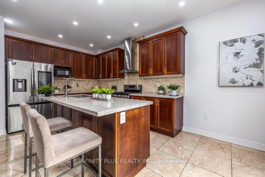 Photo 9 of 13 Buchanan Crescent, Brampton, Credit Valley — HOMEH