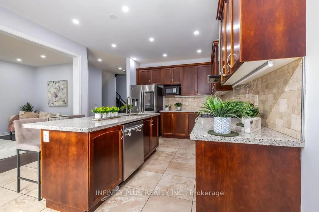 Photo 10 of 13 Buchanan Crescent, Brampton, Credit Valley — HOMEH