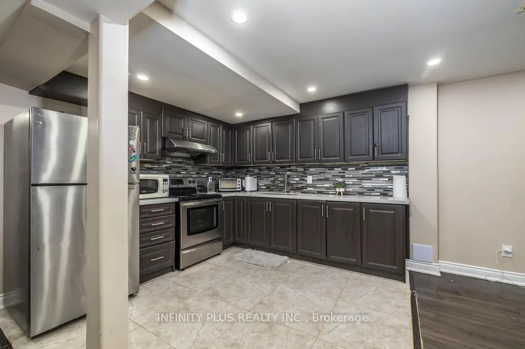Photo 36 of 13 Buchanan Crescent, Brampton, Credit Valley — HOMEH