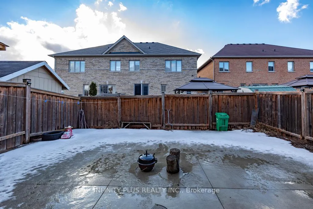 Photo 39 of 13 Buchanan Crescent, Brampton, Credit Valley — HOMEH