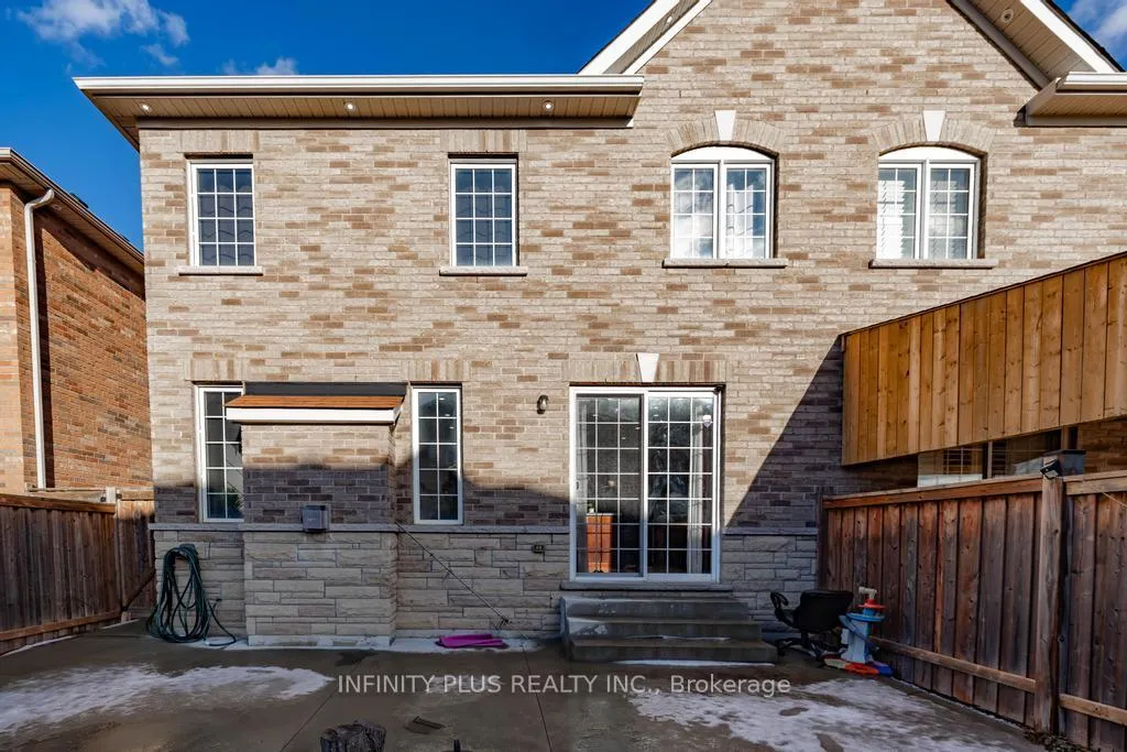 Photo 41 of 13 Buchanan Crescent, Brampton, Credit Valley — HOMEH