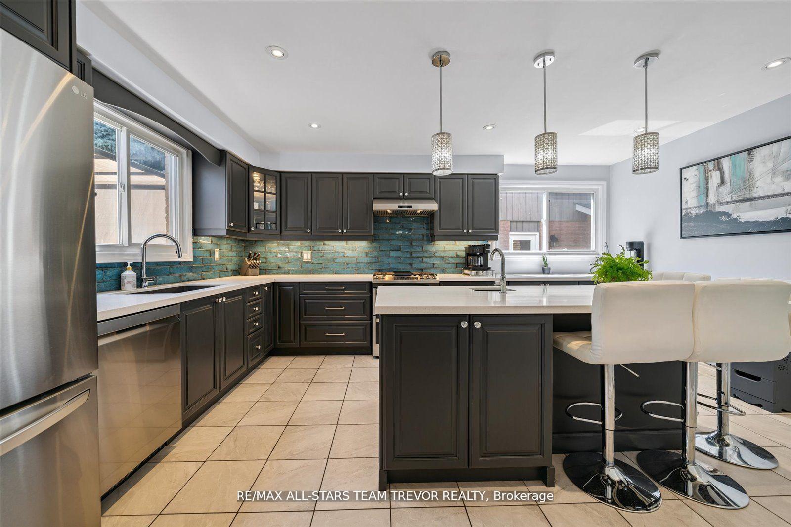 Photo 3 of 207 Biscayne Boulevard, Georgina, Keswick South — HOMEH