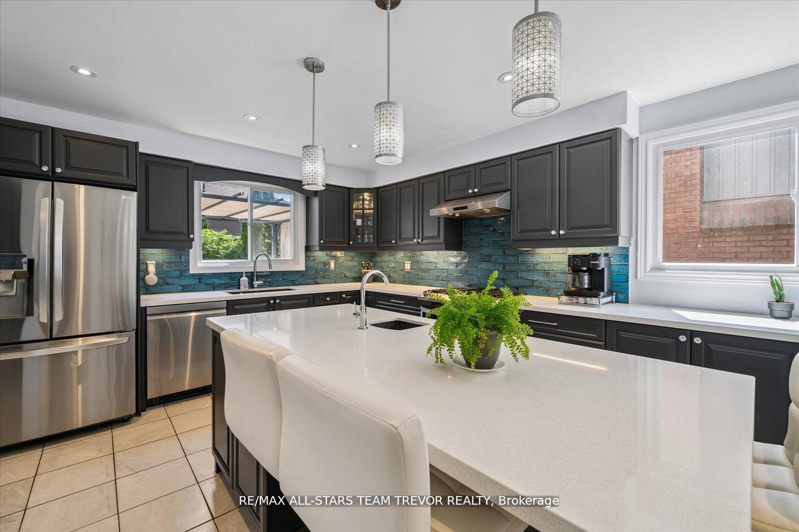 Photo 8 of 207 Biscayne Boulevard, Georgina, Keswick South — HOMEH