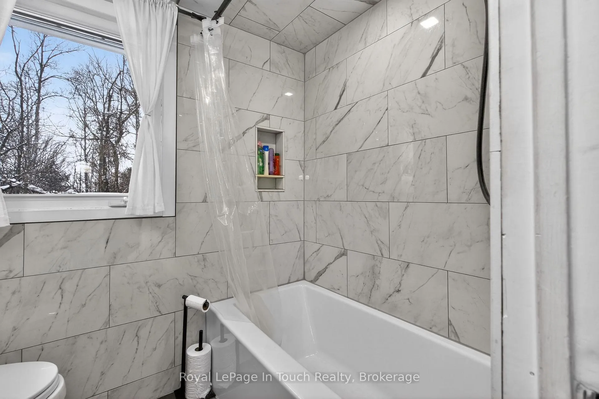 Photo 17 of 129 First Avenue, Tay, Port McNicoll — HOMEH