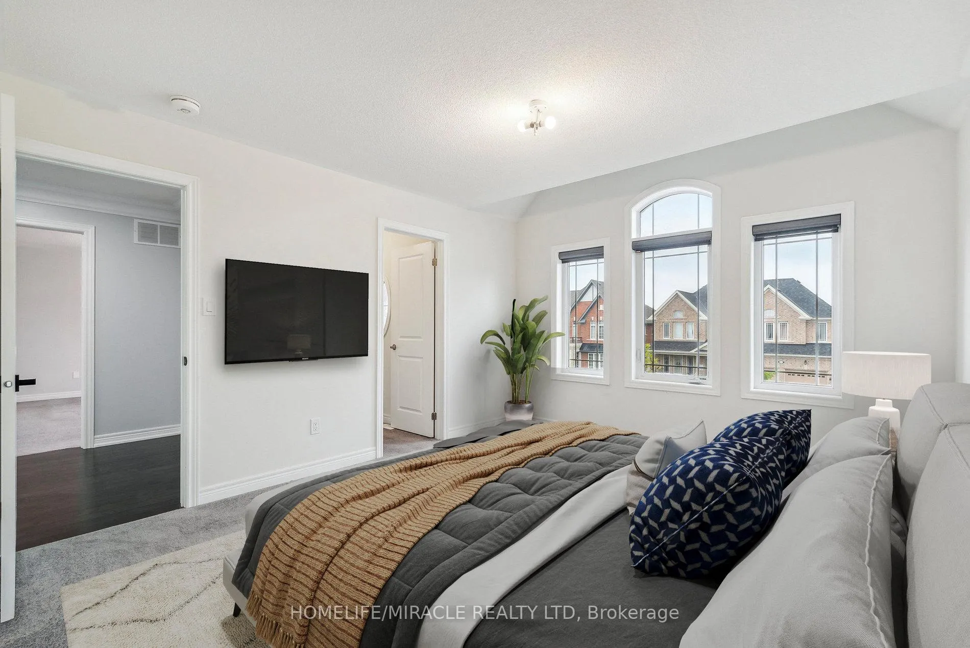 Photo 7 of 811 Green Street, Innisfil, Lefroy — HOMEH
