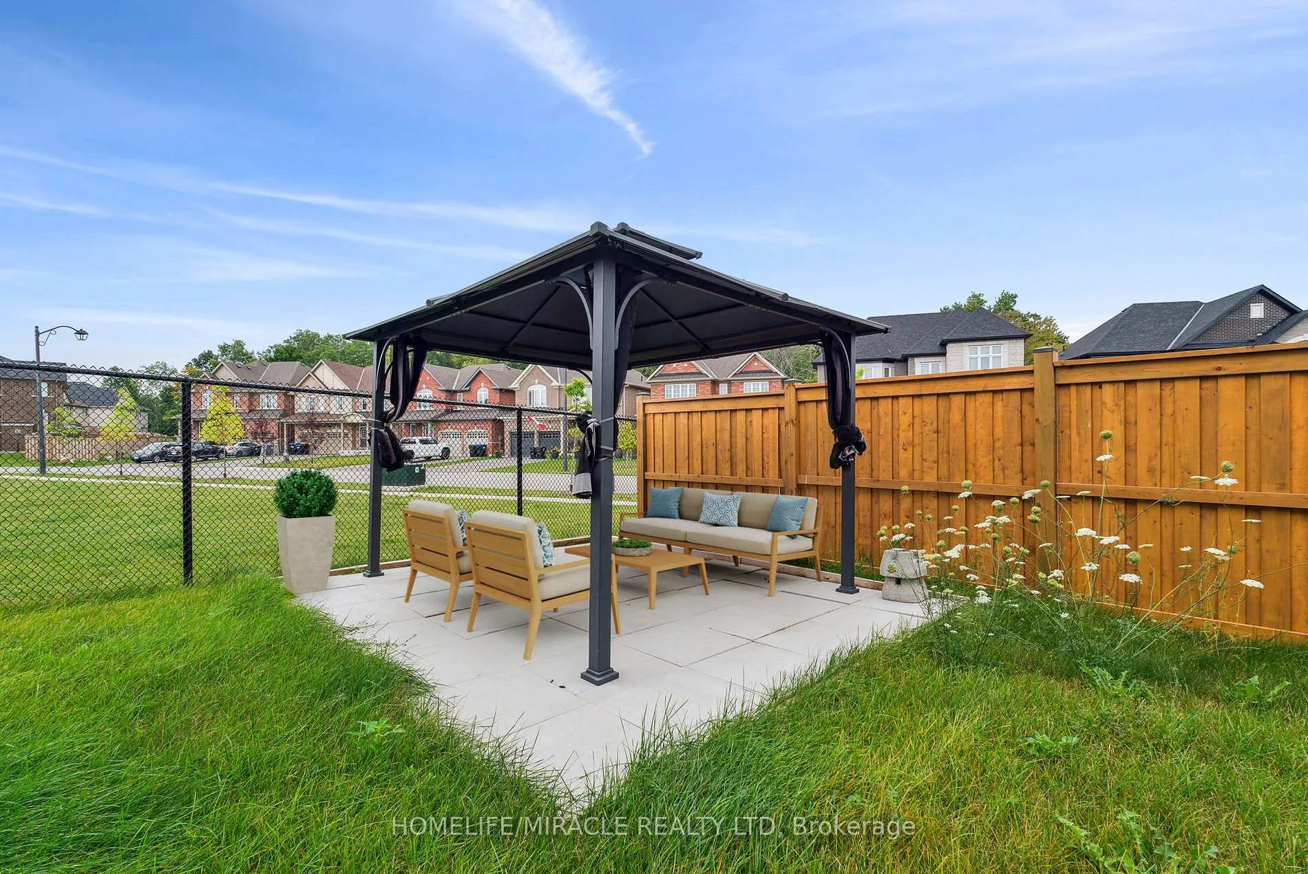 Photo 14 of 811 Green Street, Innisfil, Lefroy — HOMEH
