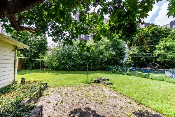 Photo 4 of 273 Sunview Street, Waterloo — HOMEH