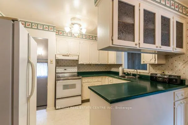 Photo 10 of 273 Sunview Street, Waterloo — HOMEH