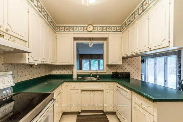 Photo 11 of 273 Sunview Street, Waterloo — HOMEH