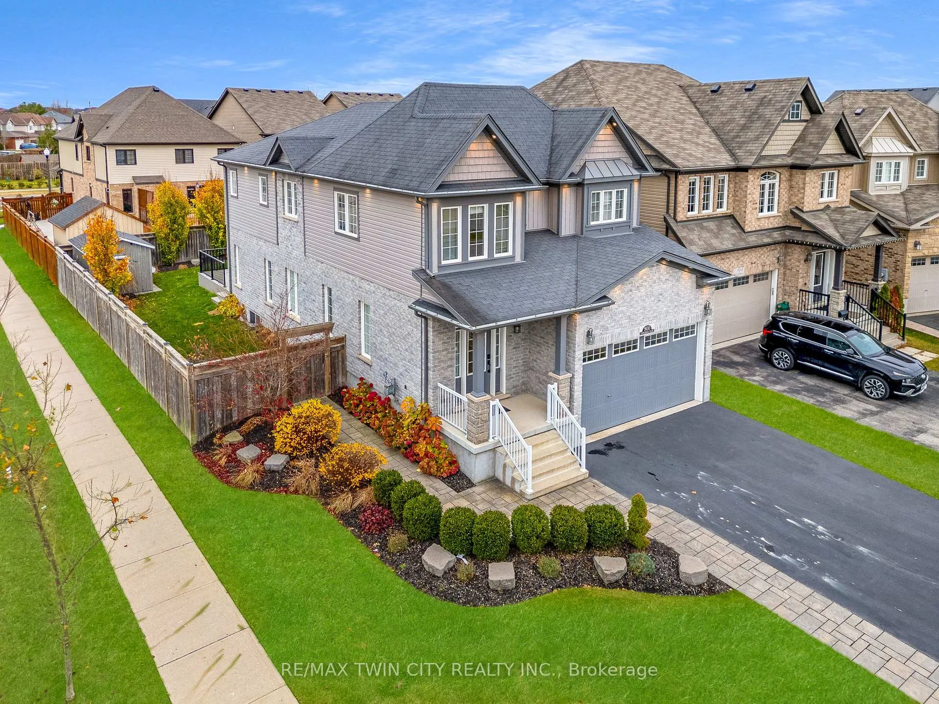 Photo 1 of 900 Steepleridge Court, Kitchener — HOMEH