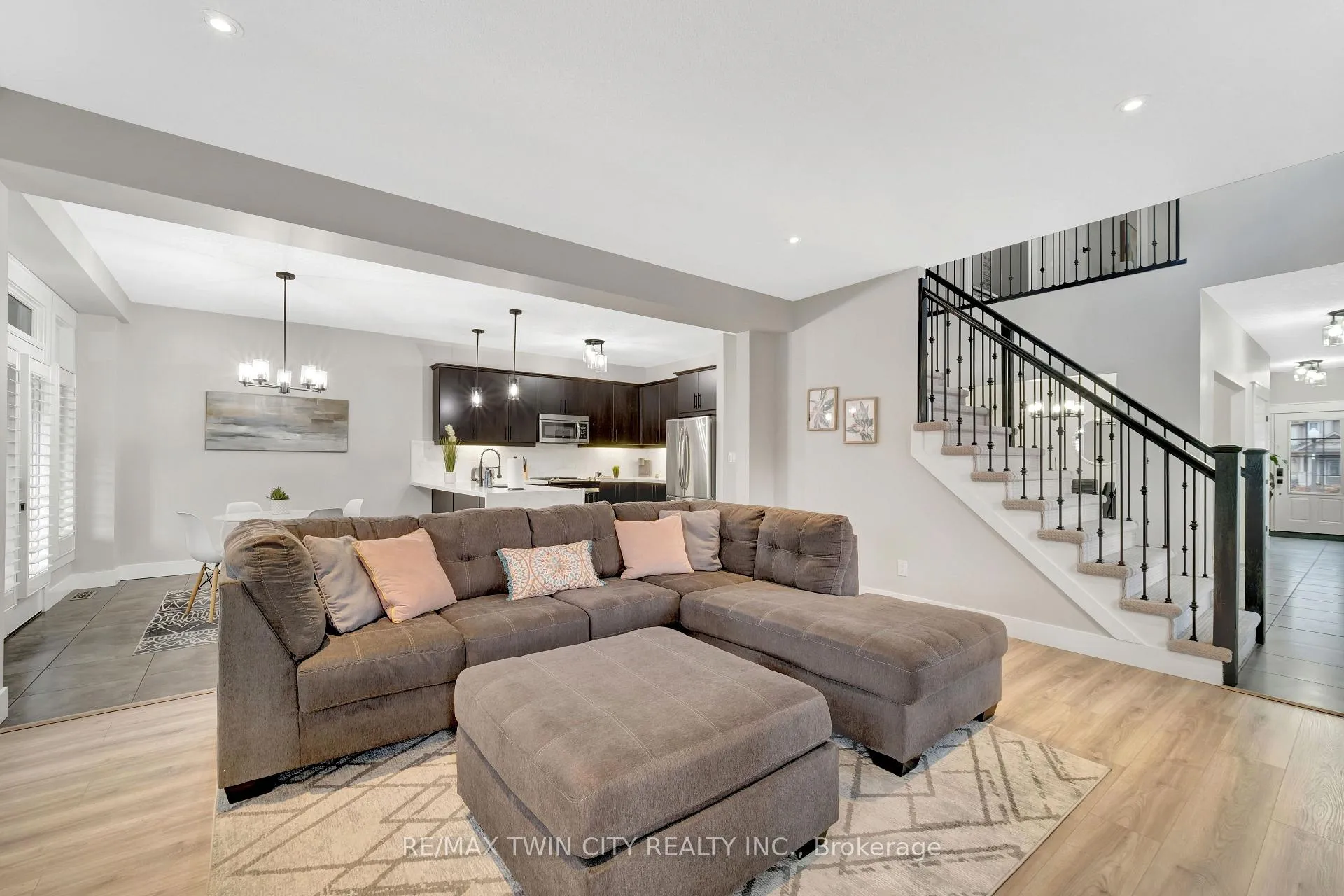 Photo 8 of 900 Steepleridge Court, Kitchener — HOMEH