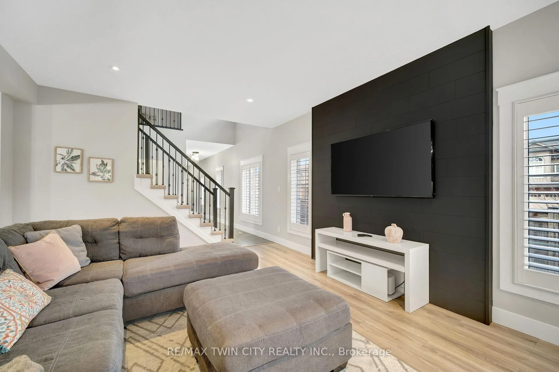 Photo 9 of 900 Steepleridge Court, Kitchener — HOMEH