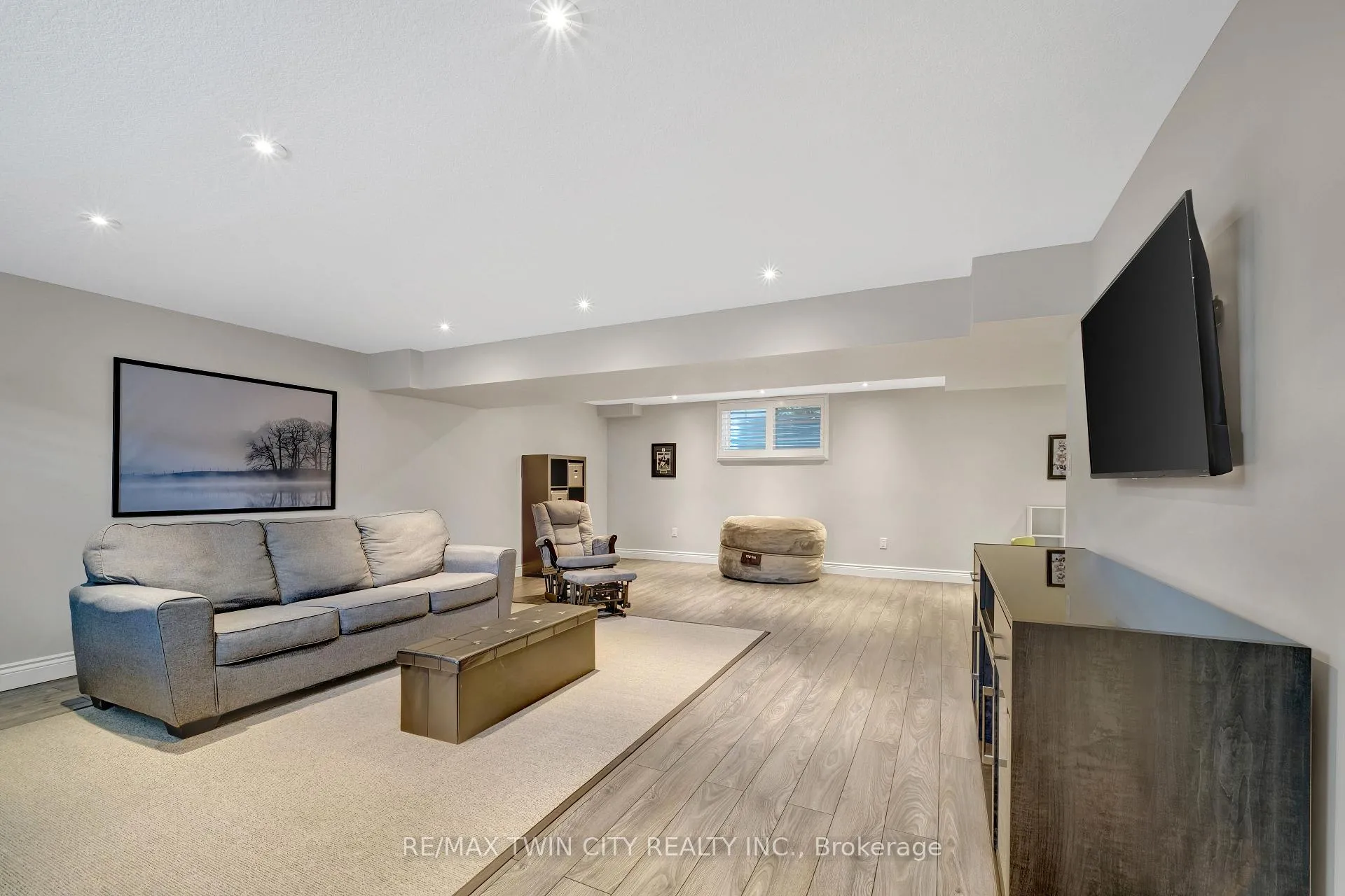 Photo 17 of 900 Steepleridge Court, Kitchener — HOMEH