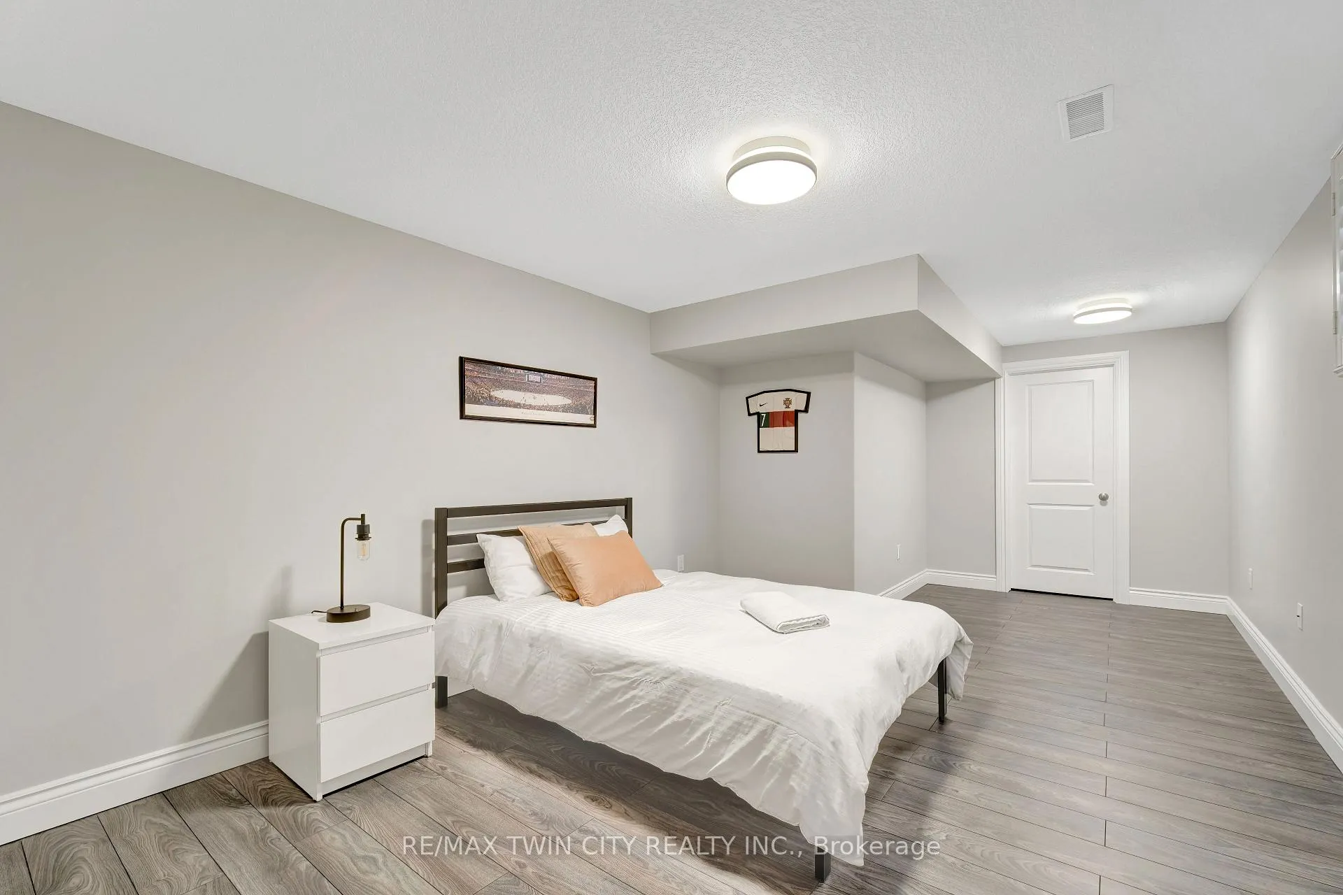 Photo 19 of 900 Steepleridge Court, Kitchener — HOMEH