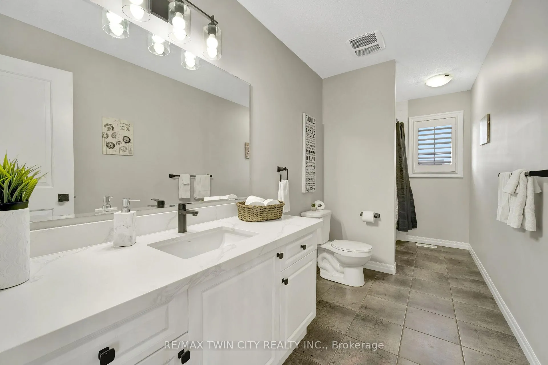 Photo 28 of 900 Steepleridge Court, Kitchener — HOMEH