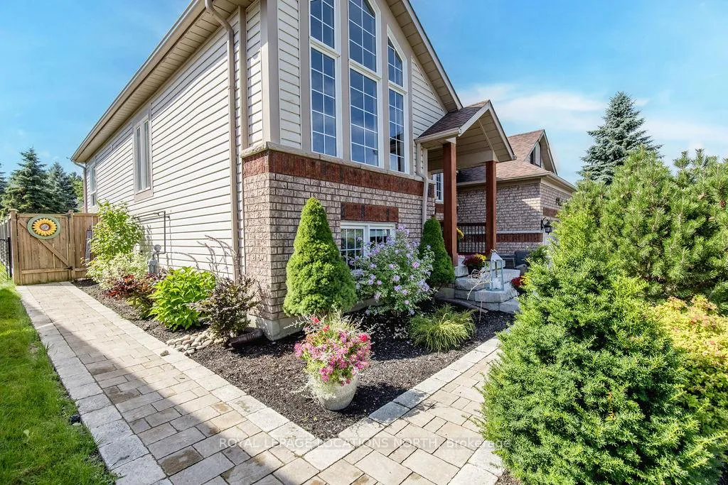 Photo 2 of 14 Cranberry Heights, Wasaga Beach — HOMEH
