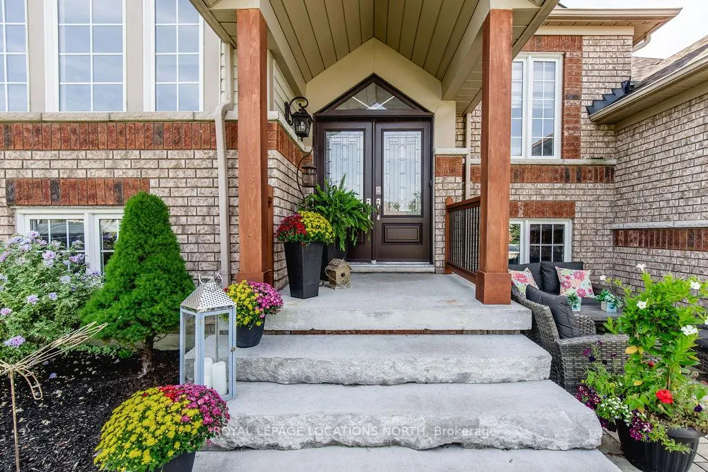 Photo 3 of 14 Cranberry Heights, Wasaga Beach — HOMEH
