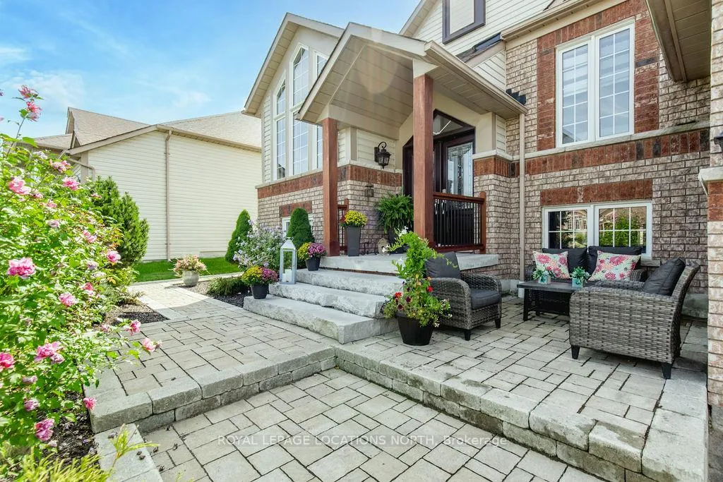 Photo 4 of 14 Cranberry Heights, Wasaga Beach — HOMEH