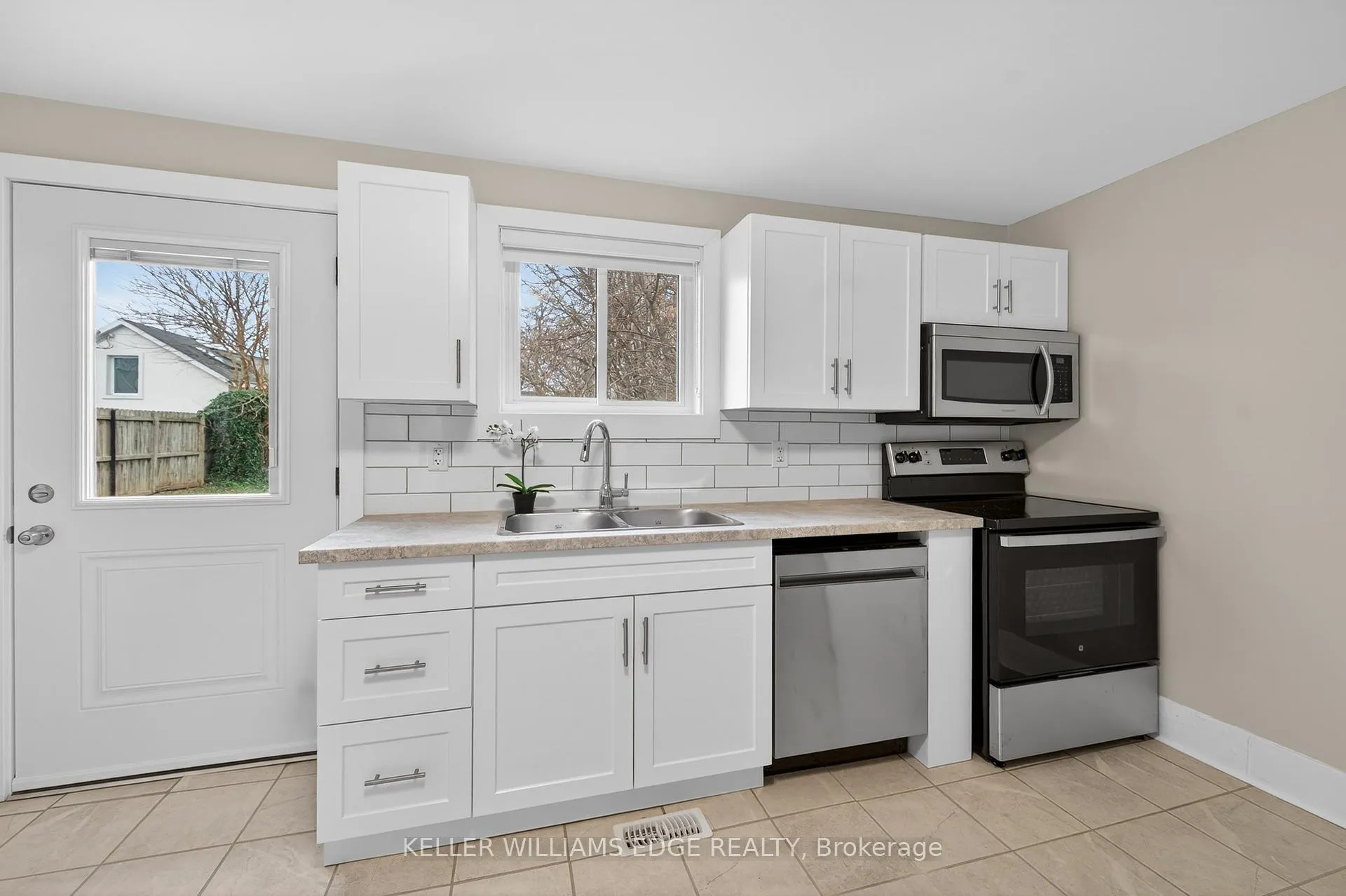 Photo 15 of 56 Division Street, St. Catharines, E. Chester — HOMEH