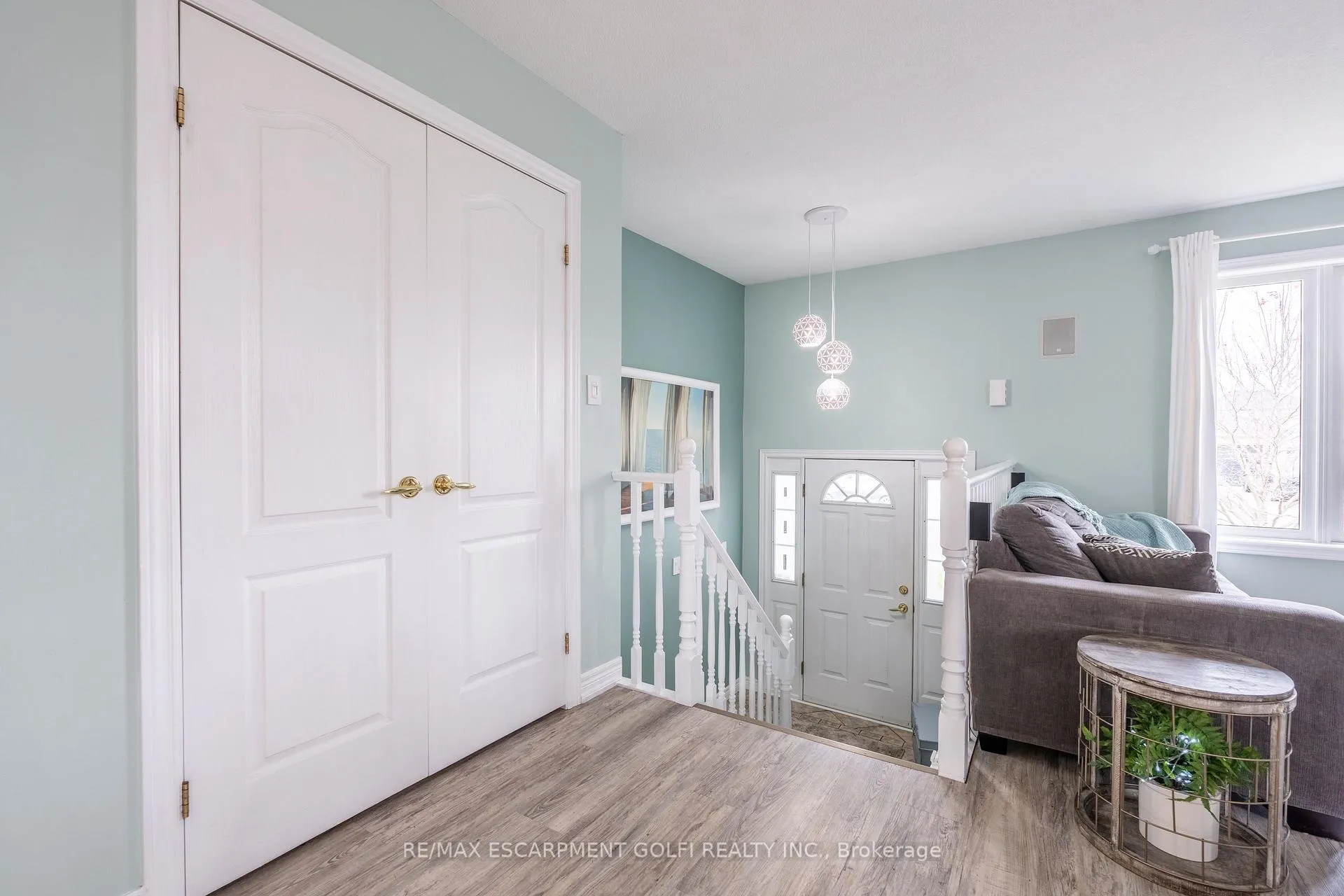 Photo 4 of 39 Spitfire Drive, Hamilton, Mount Hope — HOMEH