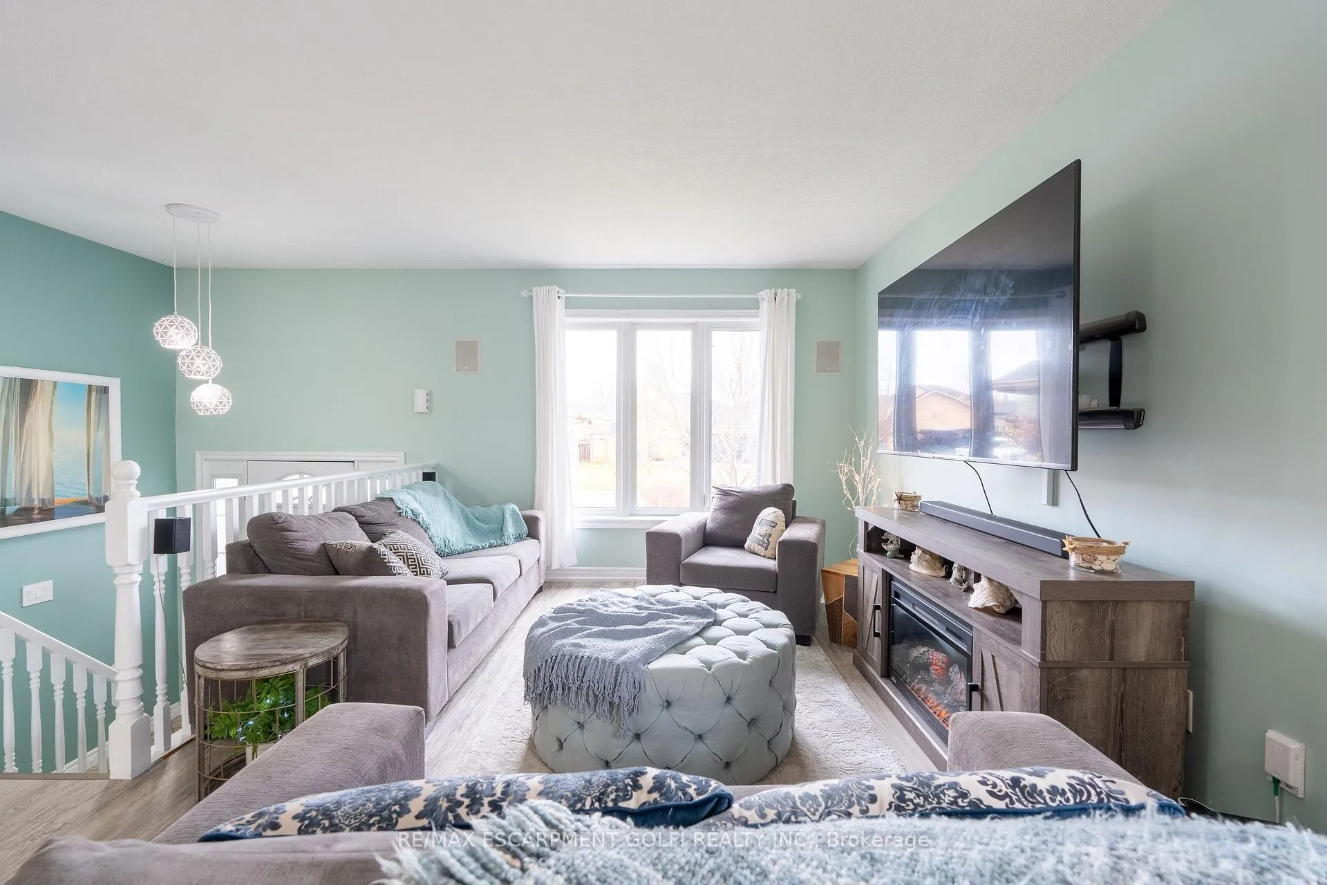 Photo 5 of 39 Spitfire Drive, Hamilton, Mount Hope — HOMEH