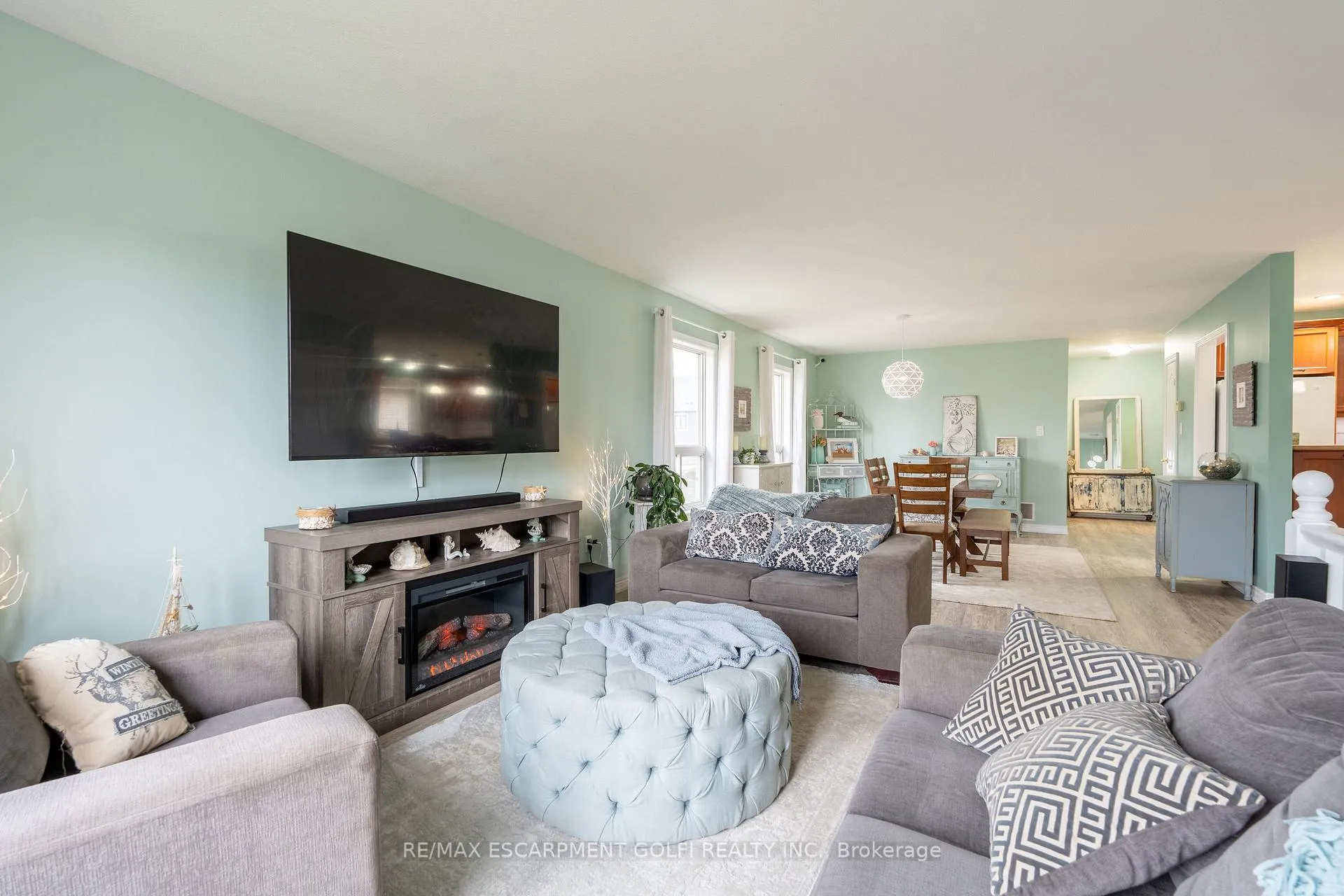 Photo 6 of 39 Spitfire Drive, Hamilton, Mount Hope — HOMEH