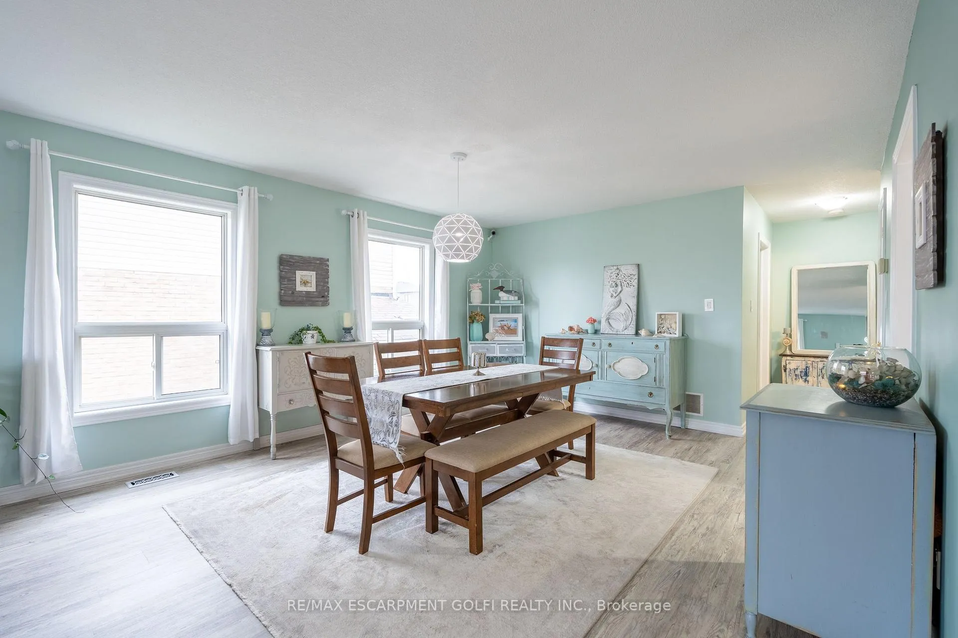 Photo 8 of 39 Spitfire Drive, Hamilton, Mount Hope — HOMEH