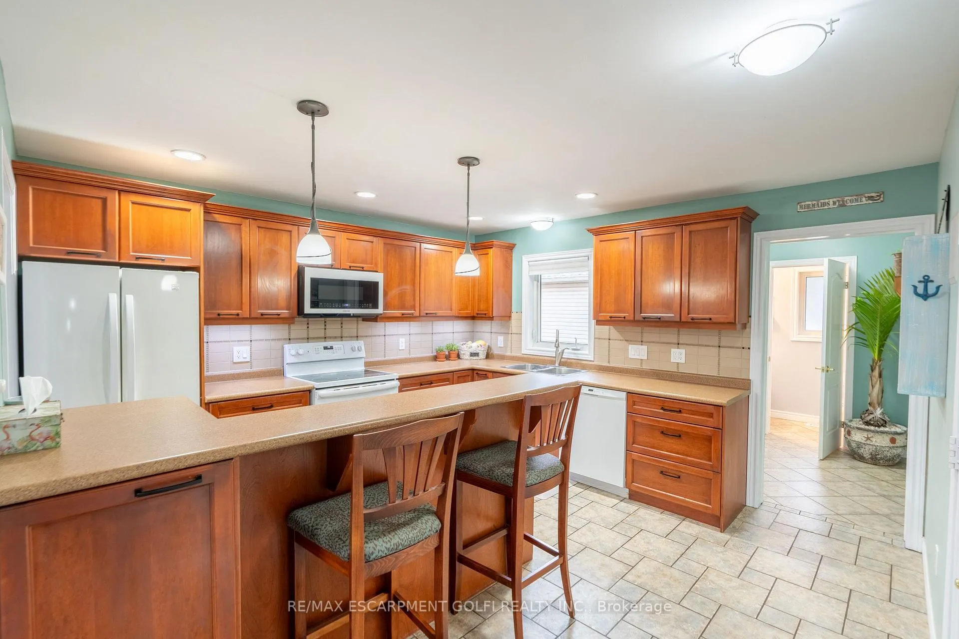 Photo 10 of 39 Spitfire Drive, Hamilton, Mount Hope — HOMEH