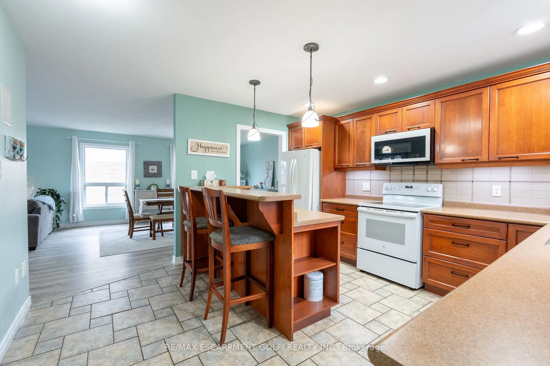 Photo 11 of 39 Spitfire Drive, Hamilton, Mount Hope — HOMEH