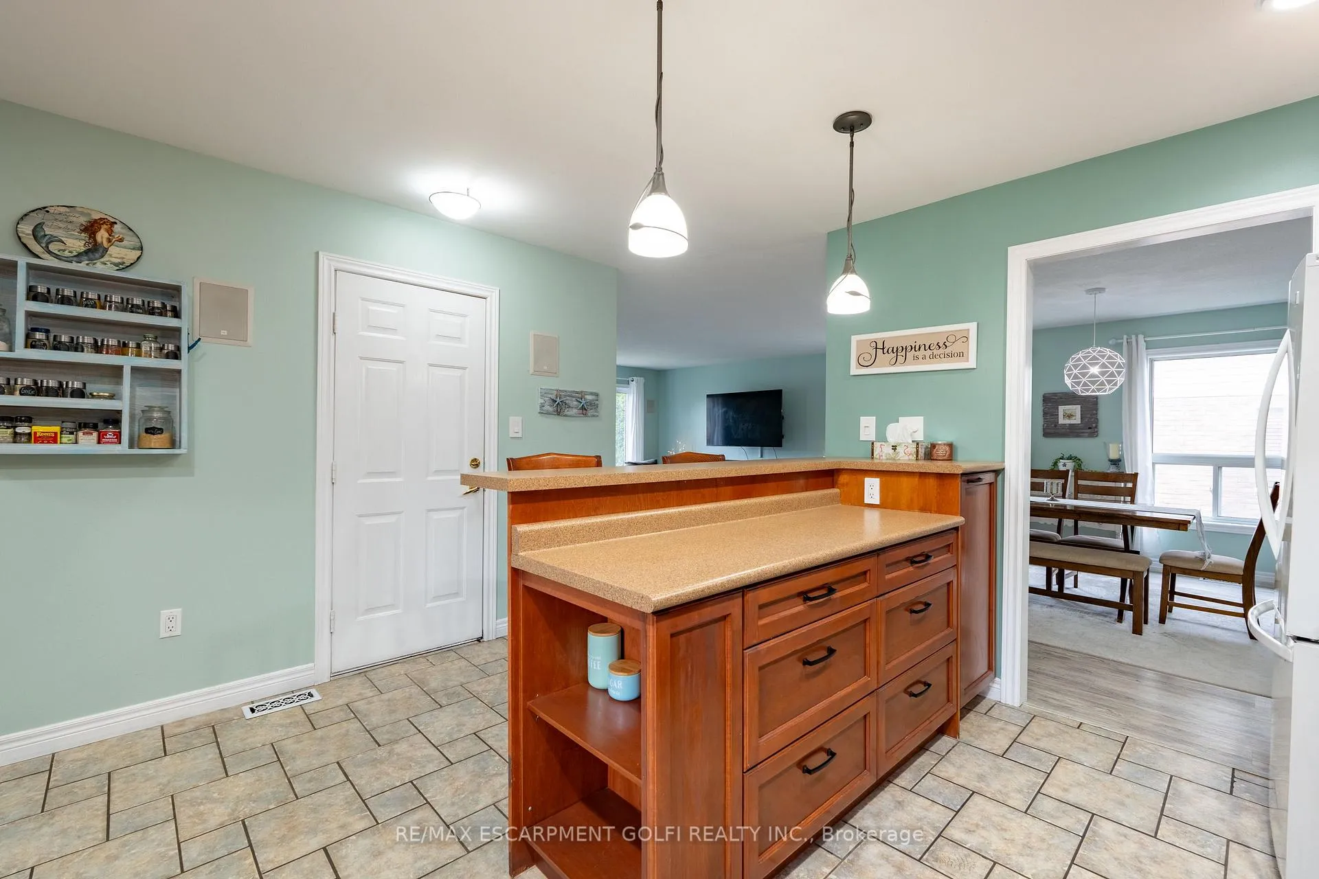 Photo 13 of 39 Spitfire Drive, Hamilton, Mount Hope — HOMEH