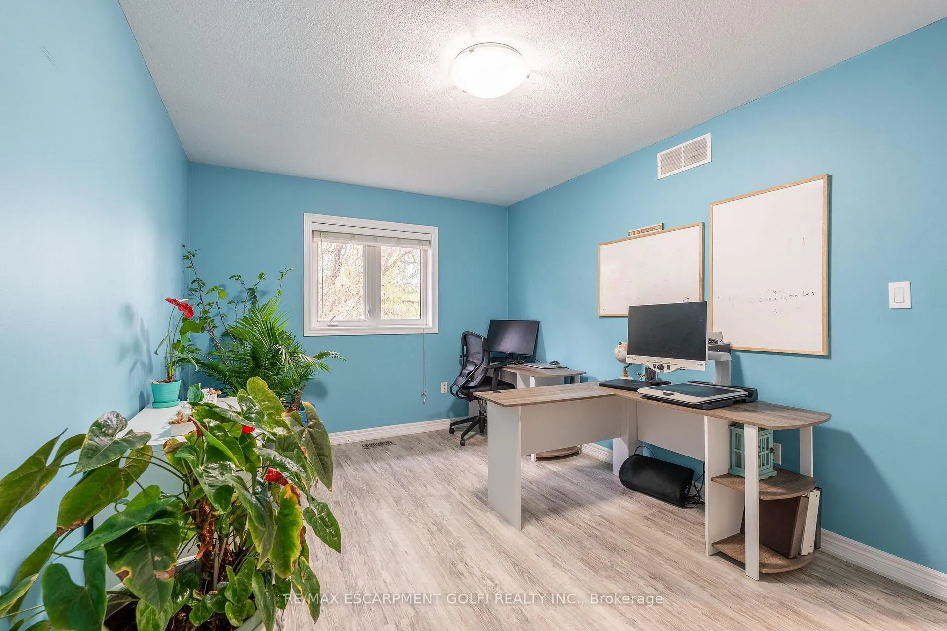 Photo 17 of 39 Spitfire Drive, Hamilton, Mount Hope — HOMEH