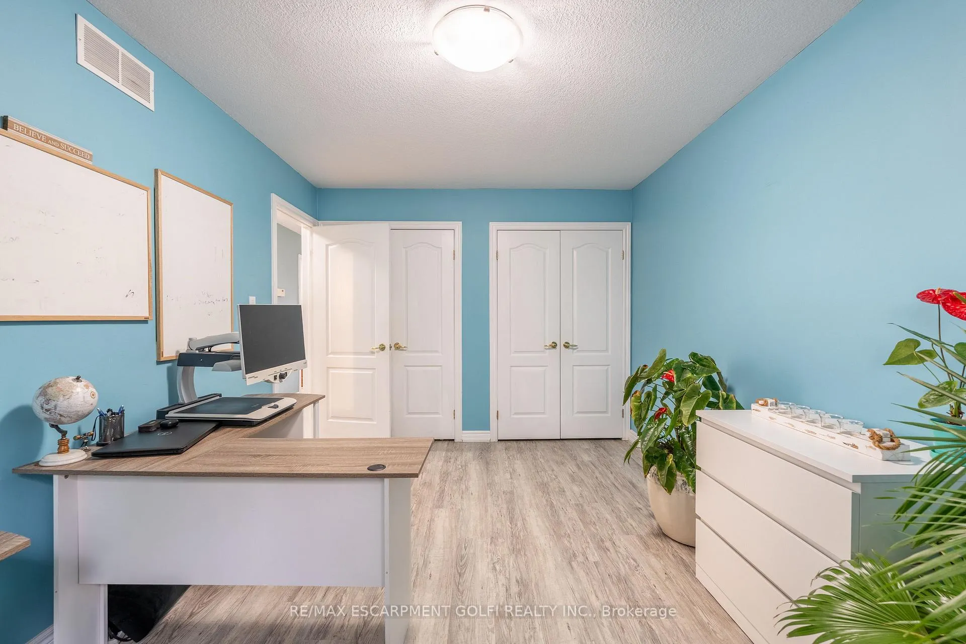 Photo 18 of 39 Spitfire Drive, Hamilton, Mount Hope — HOMEH