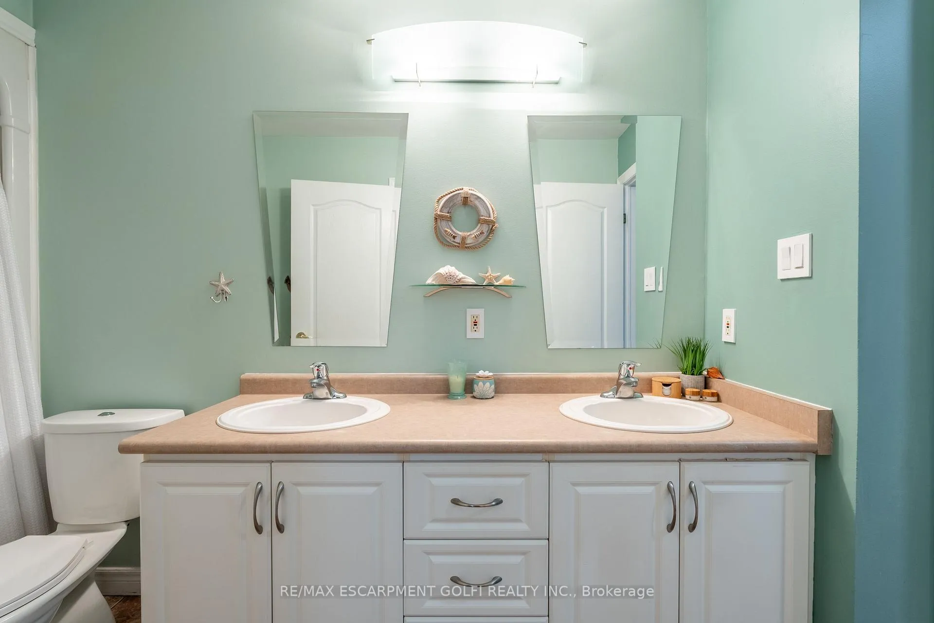 Photo 21 of 39 Spitfire Drive, Hamilton, Mount Hope — HOMEH