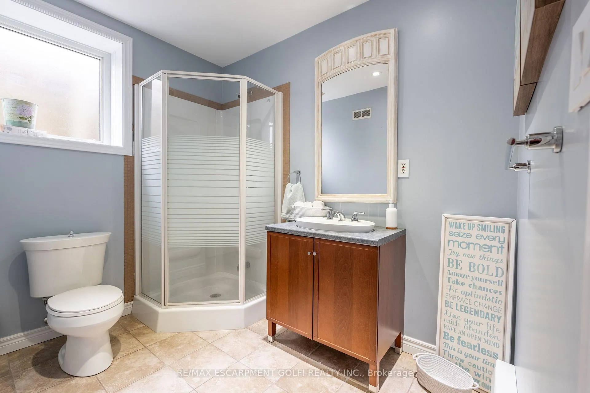 Photo 25 of 39 Spitfire Drive, Hamilton, Mount Hope — HOMEH