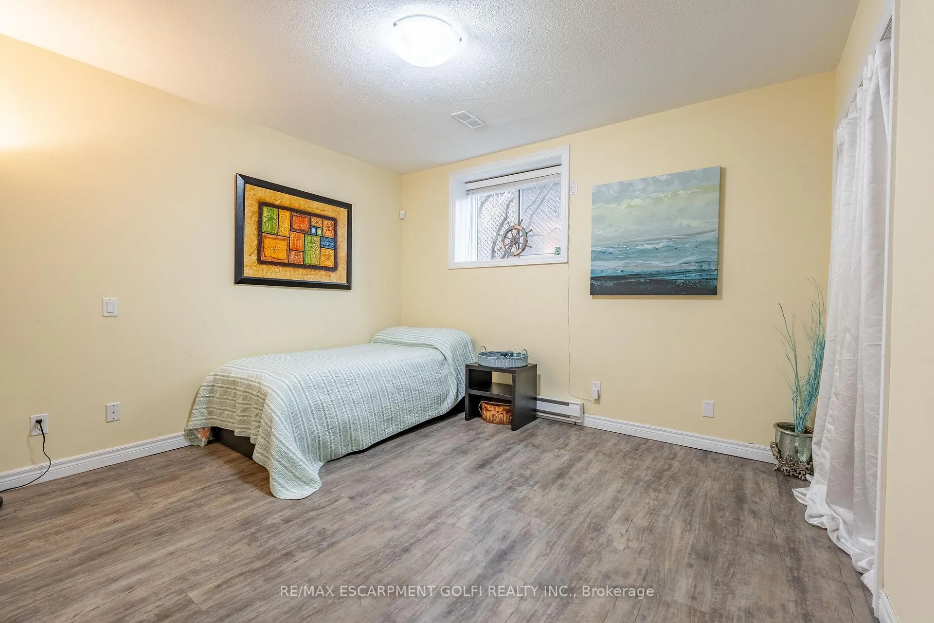 Photo 26 of 39 Spitfire Drive, Hamilton, Mount Hope — HOMEH