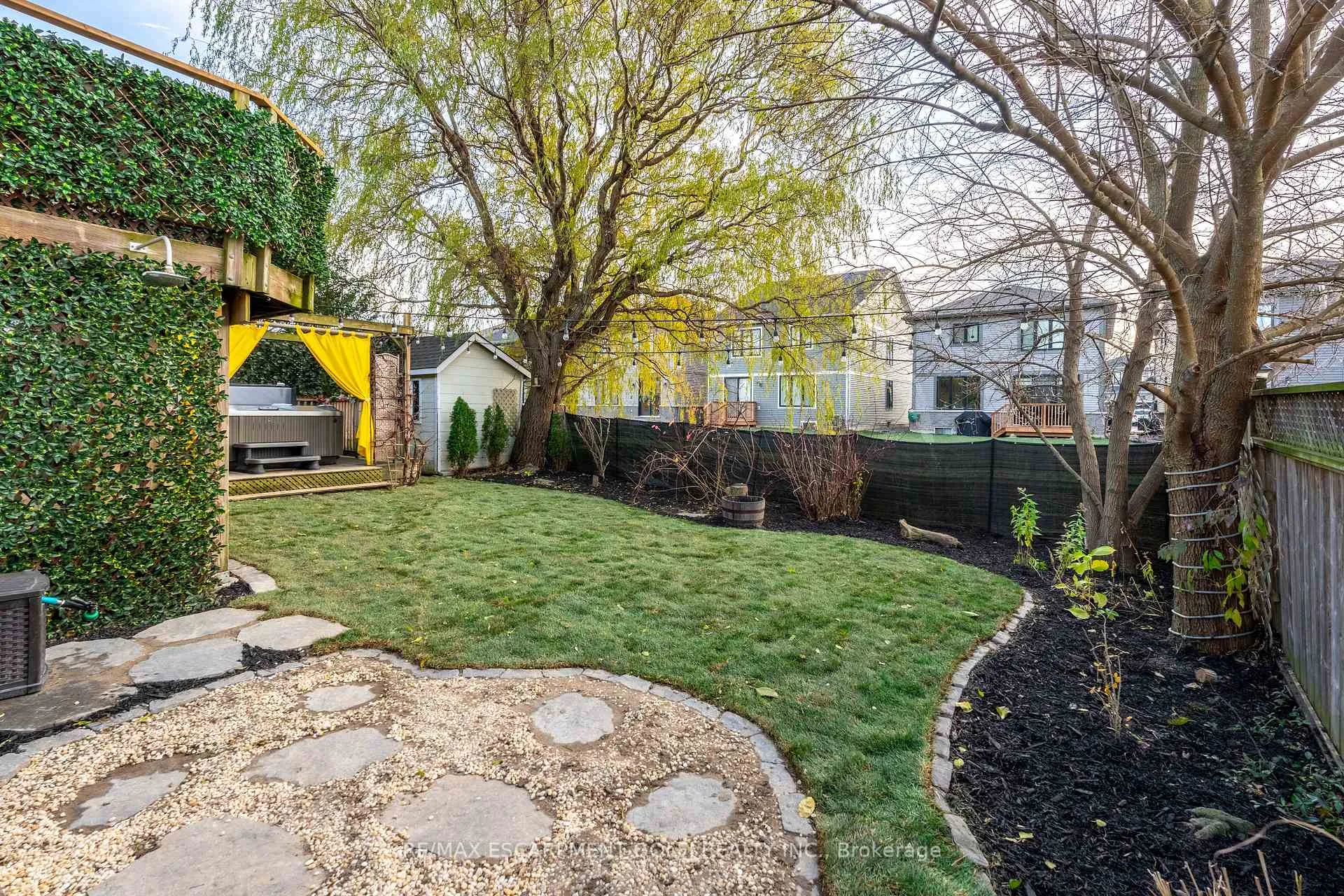 Photo 33 of 39 Spitfire Drive, Hamilton, Mount Hope — HOMEH