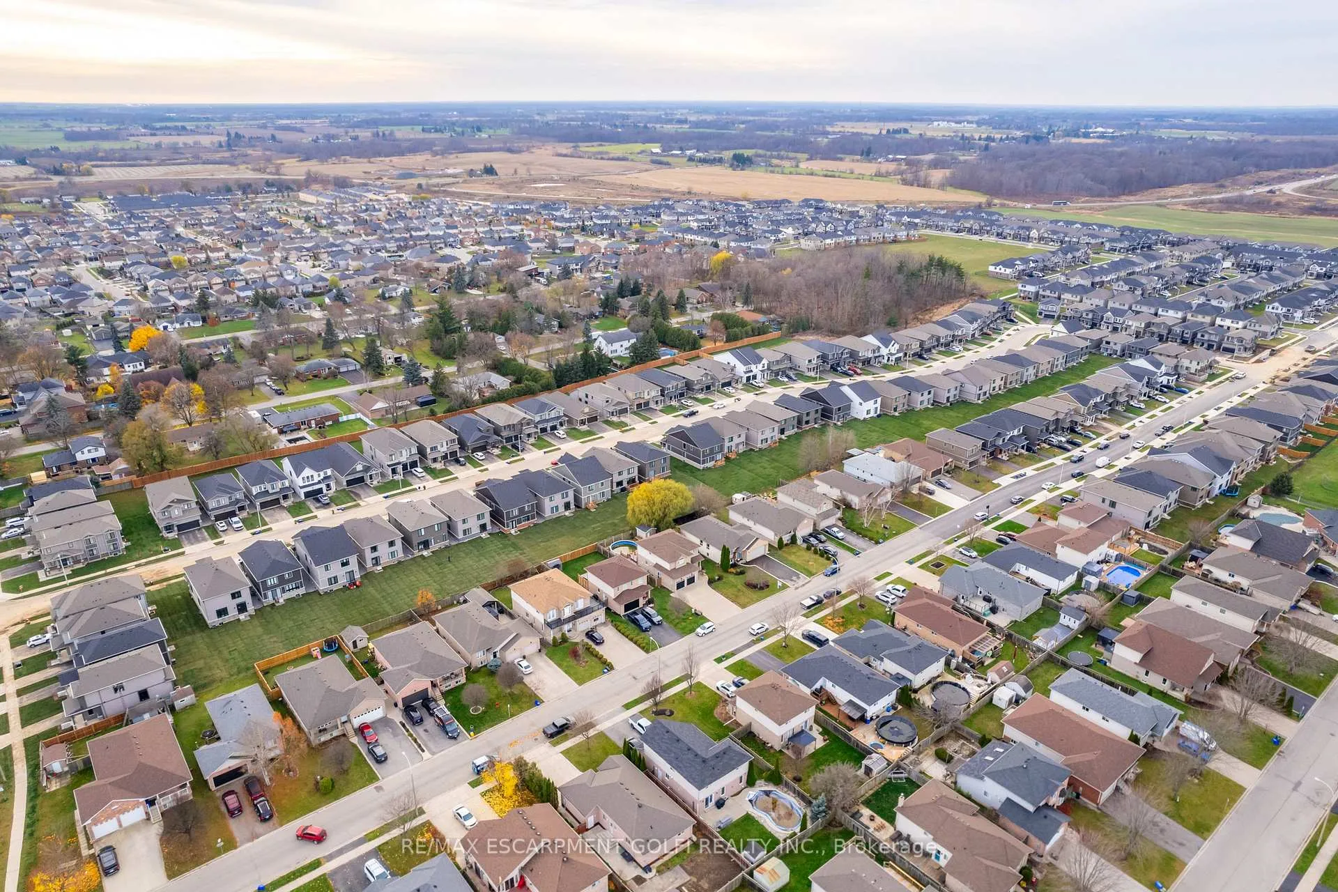 Photo 38 of 39 Spitfire Drive, Hamilton, Mount Hope — HOMEH