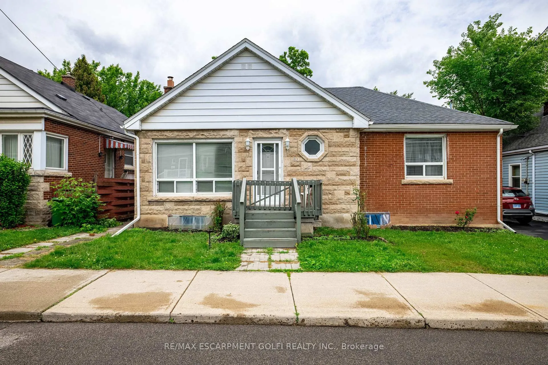Photo 1 of 86 Whitney Avenue, Hamilton, Ainslie Wood — HOMEH