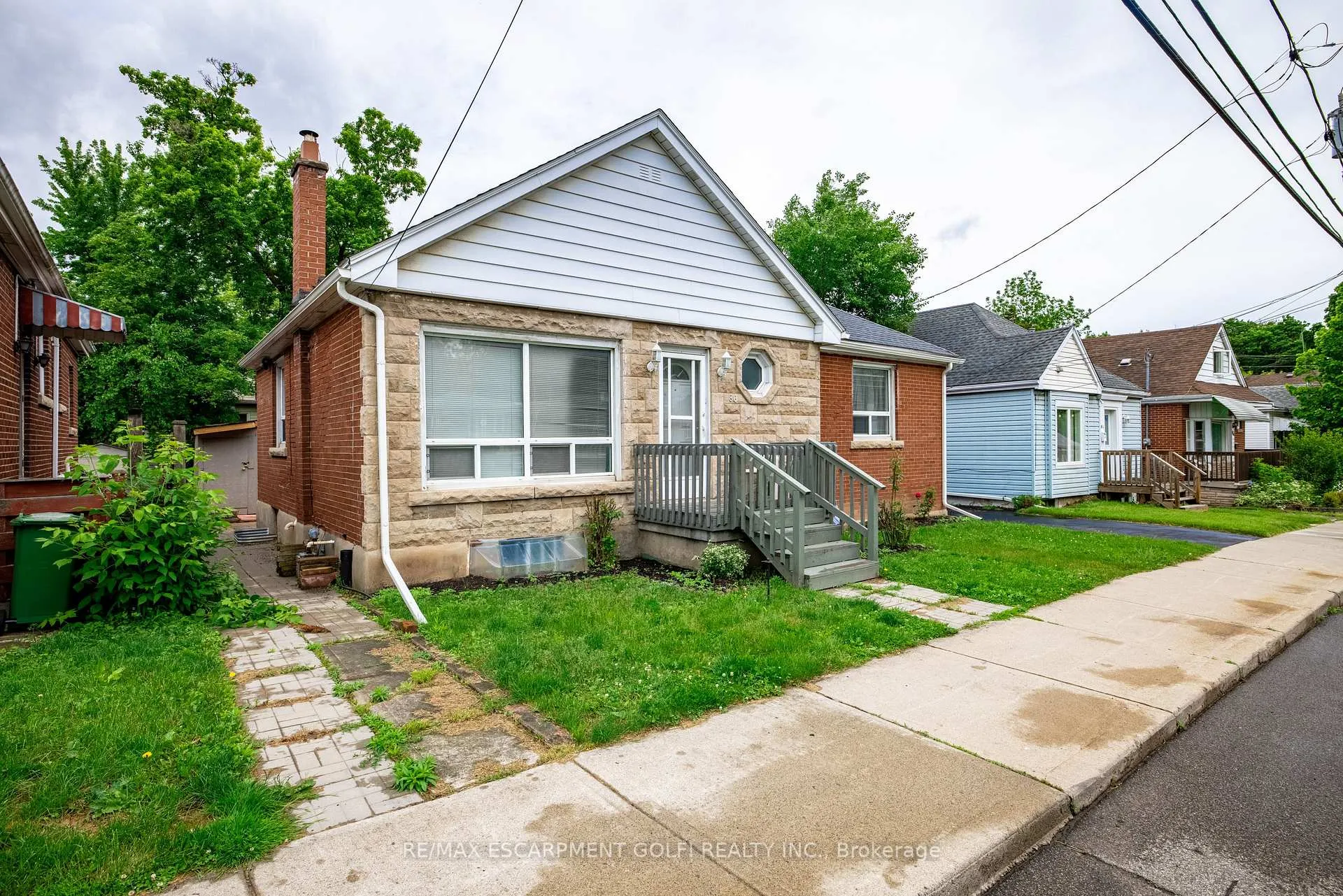 Photo 2 of 86 Whitney Avenue, Hamilton, Ainslie Wood — HOMEH