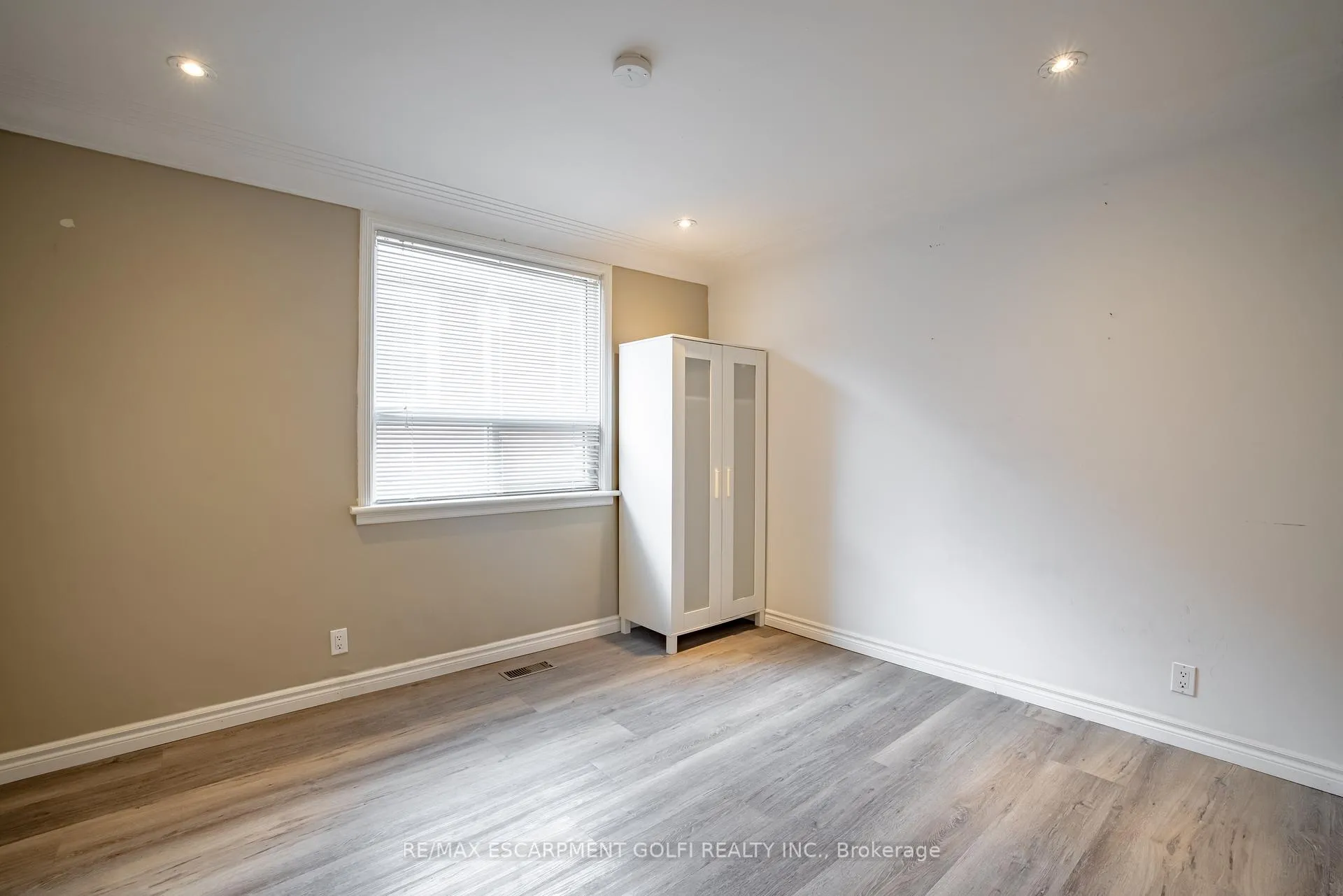 Photo 6 of 86 Whitney Avenue, Hamilton, Ainslie Wood — HOMEH