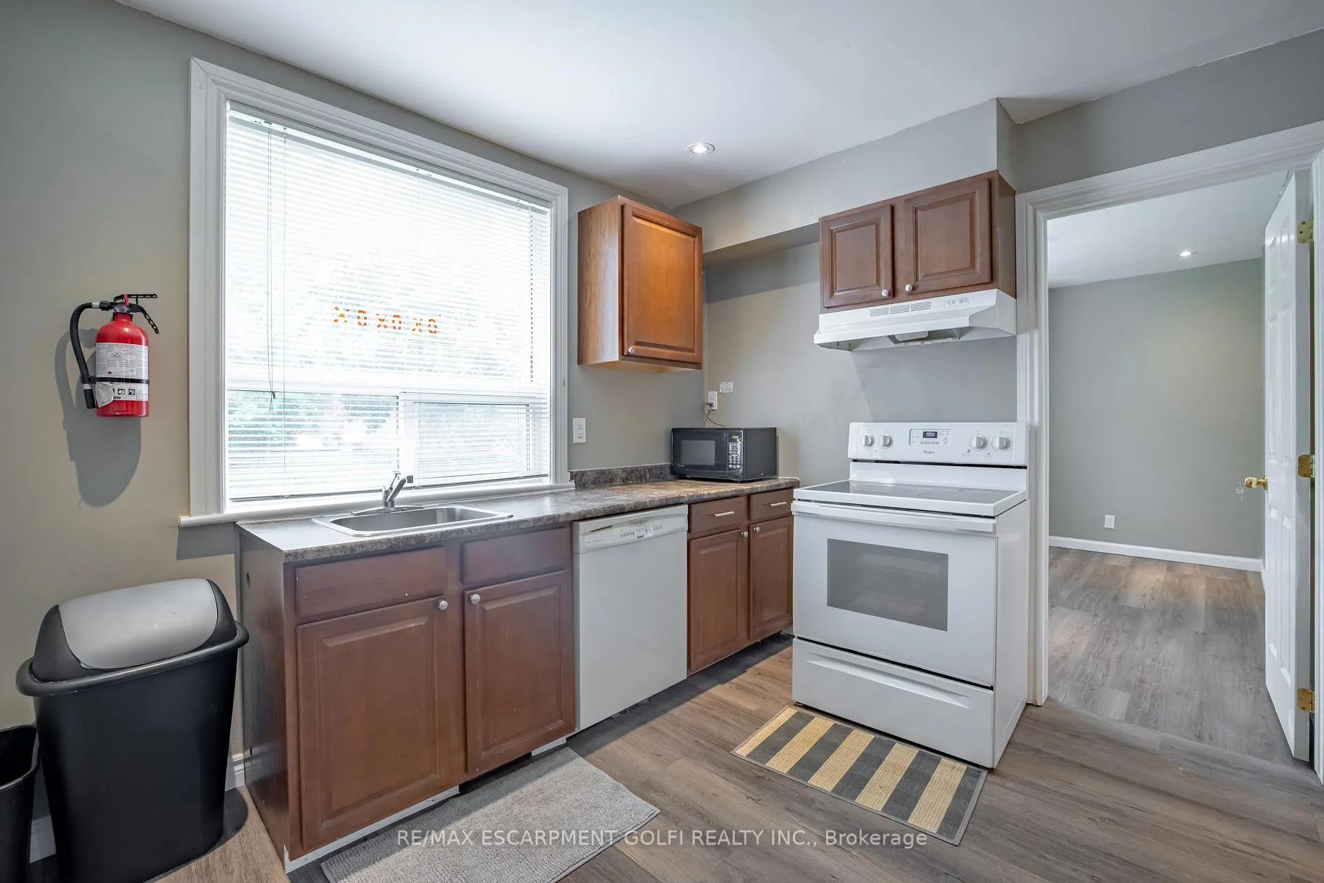Photo 10 of 86 Whitney Avenue, Hamilton, Ainslie Wood — HOMEH