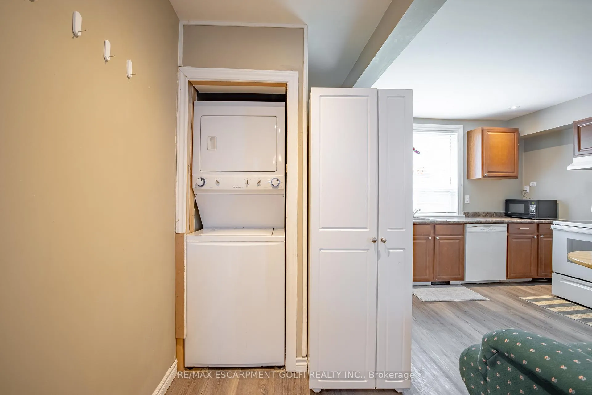 Photo 13 of 86 Whitney Avenue, Hamilton, Ainslie Wood — HOMEH