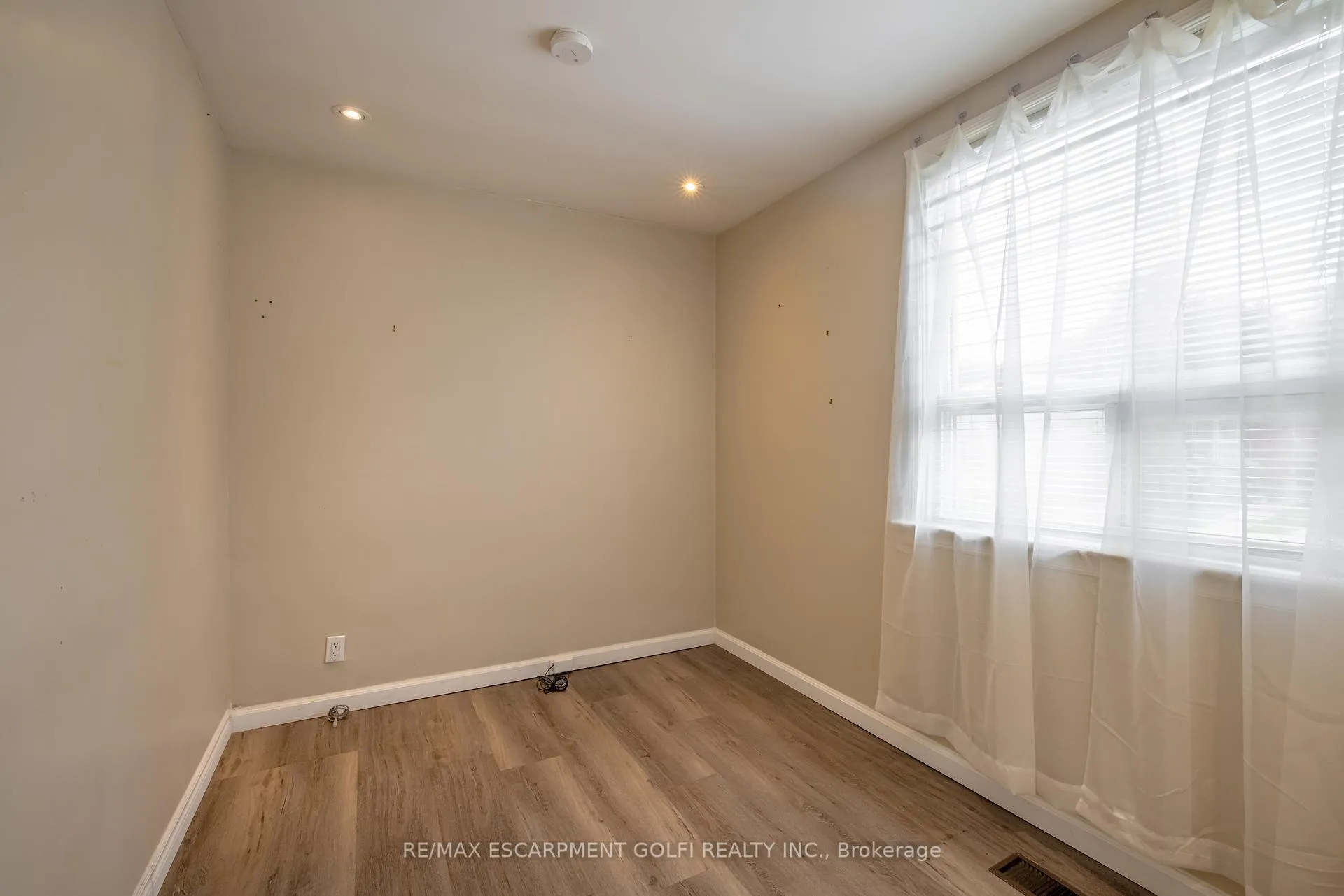 Photo 17 of 86 Whitney Avenue, Hamilton, Ainslie Wood — HOMEH