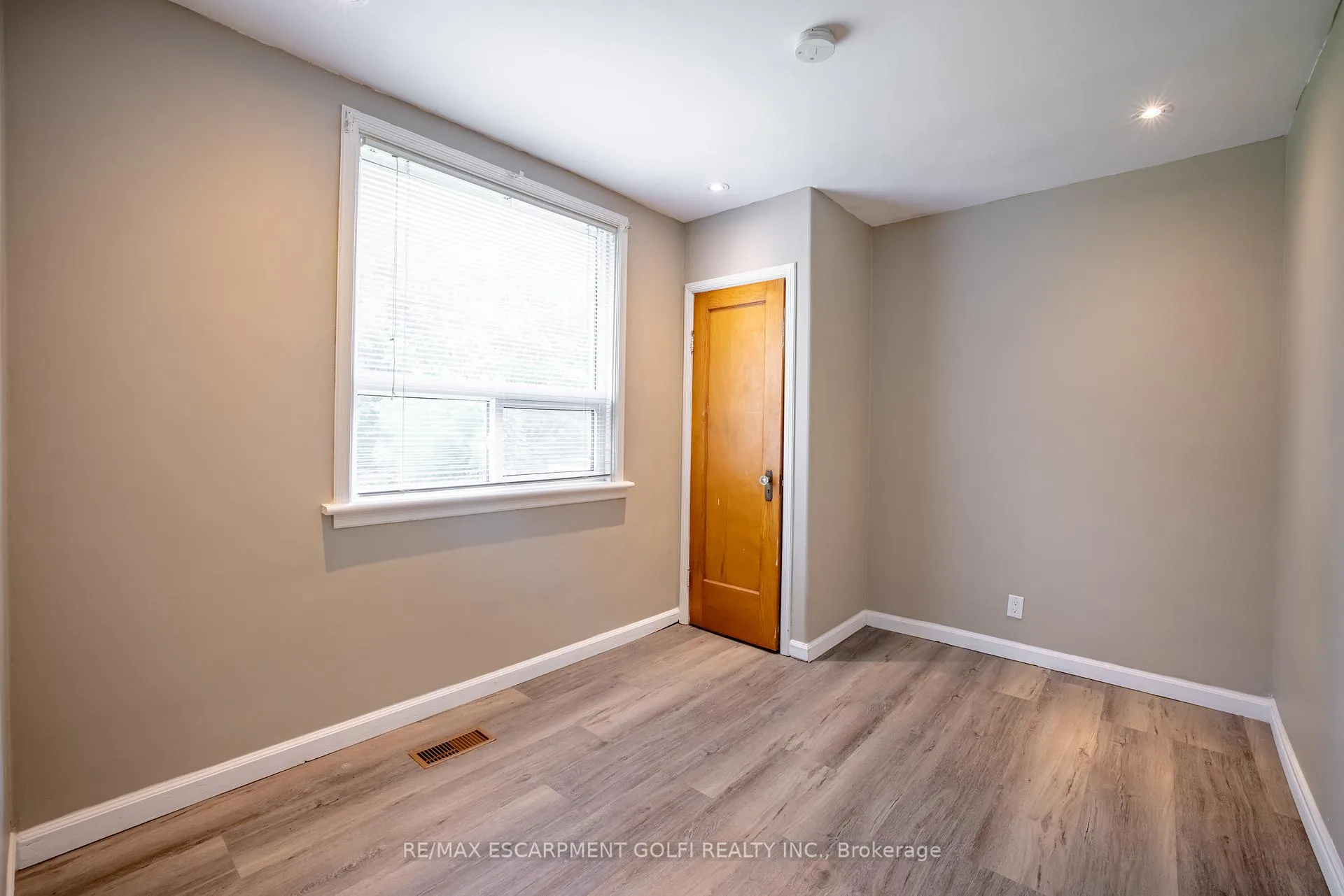 Photo 18 of 86 Whitney Avenue, Hamilton, Ainslie Wood — HOMEH