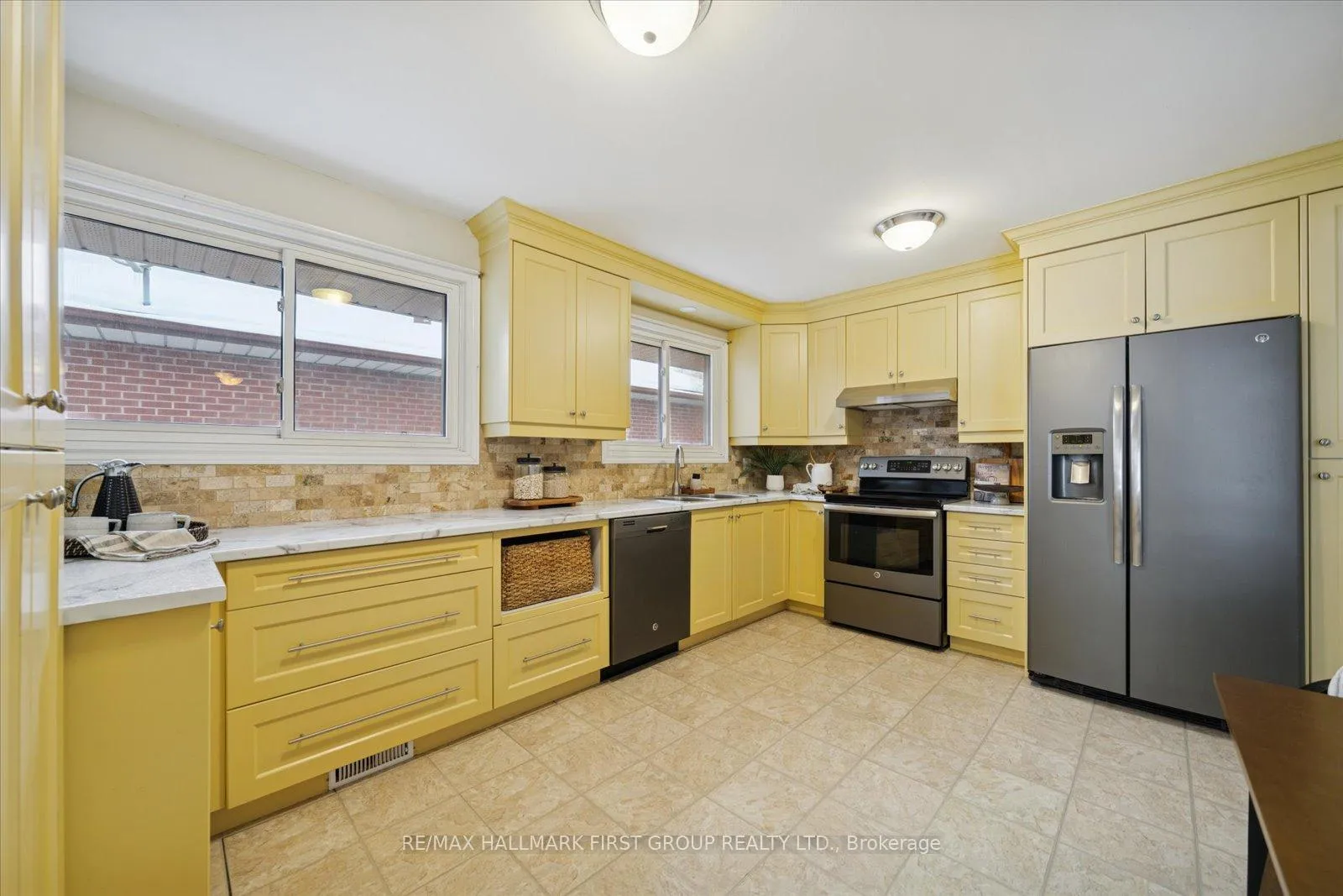 Photo 12 of 553 Harmony Road S, Oshawa, Donevan — HOMEH