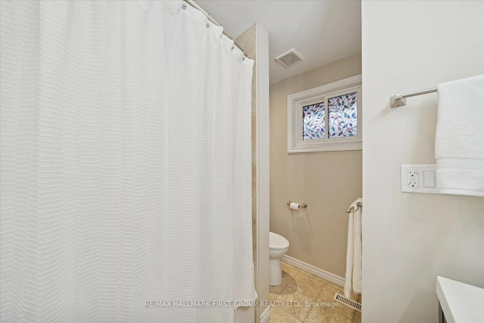 Photo 20 of 553 Harmony Road S, Oshawa, Donevan — HOMEH