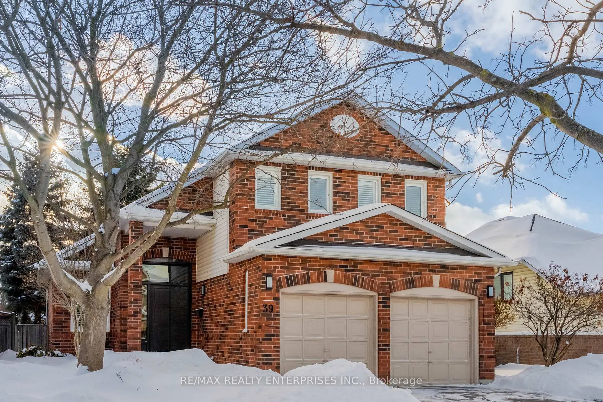Photo 2 of 39 Banting Road, Halton Hills, Georgetown — HOMEH